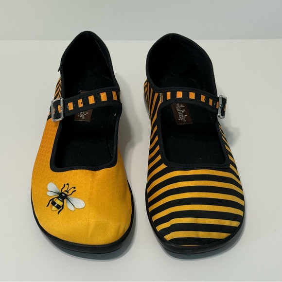 Hot Chocolaticas Mary Jane Flat Women Size 7  Black Yellow Honey Bee - Picture 1 of 16
